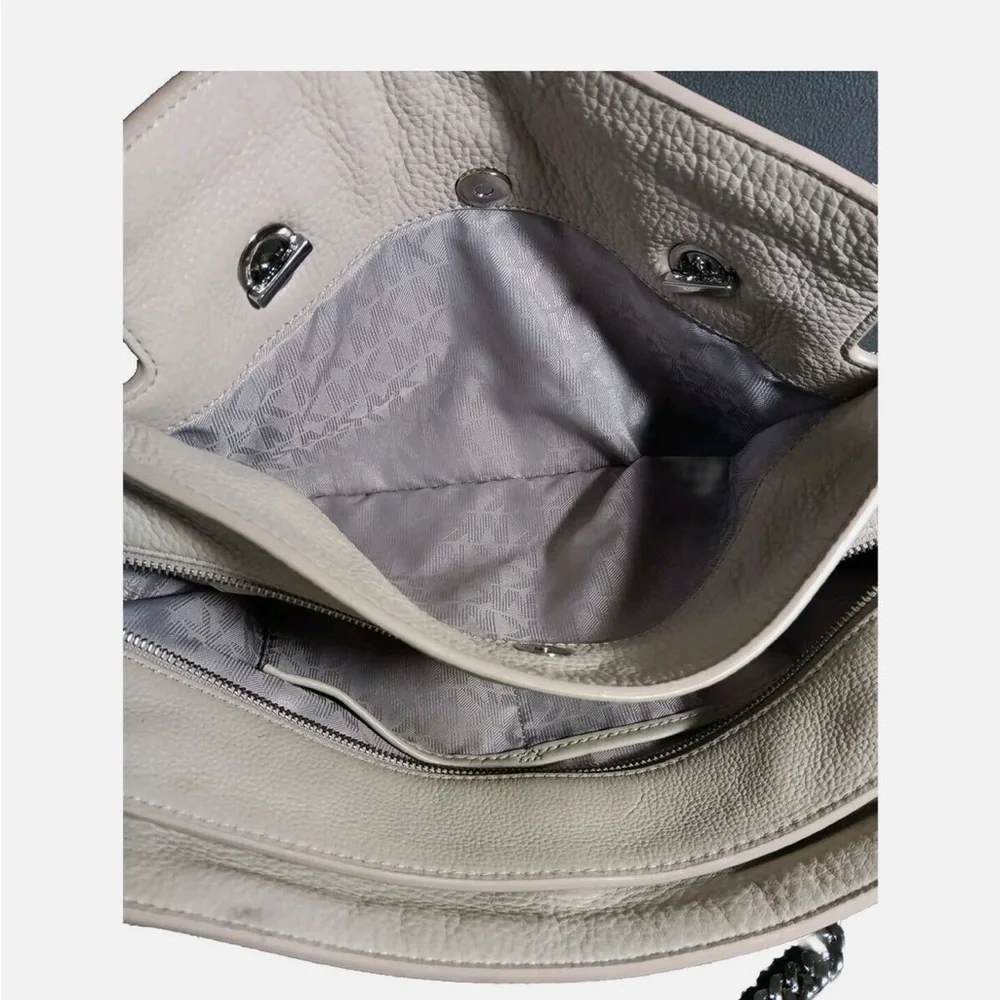 Michael Kors Cream Shoulder Bag with Chain Straps and Textured Leather - Picture 9 of 10